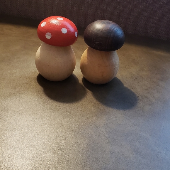 x2 NWT Handmade Wooden Mushroom Nutcrackers Made in EuropeRed Polka Brown Tan - Picture 8 of 16